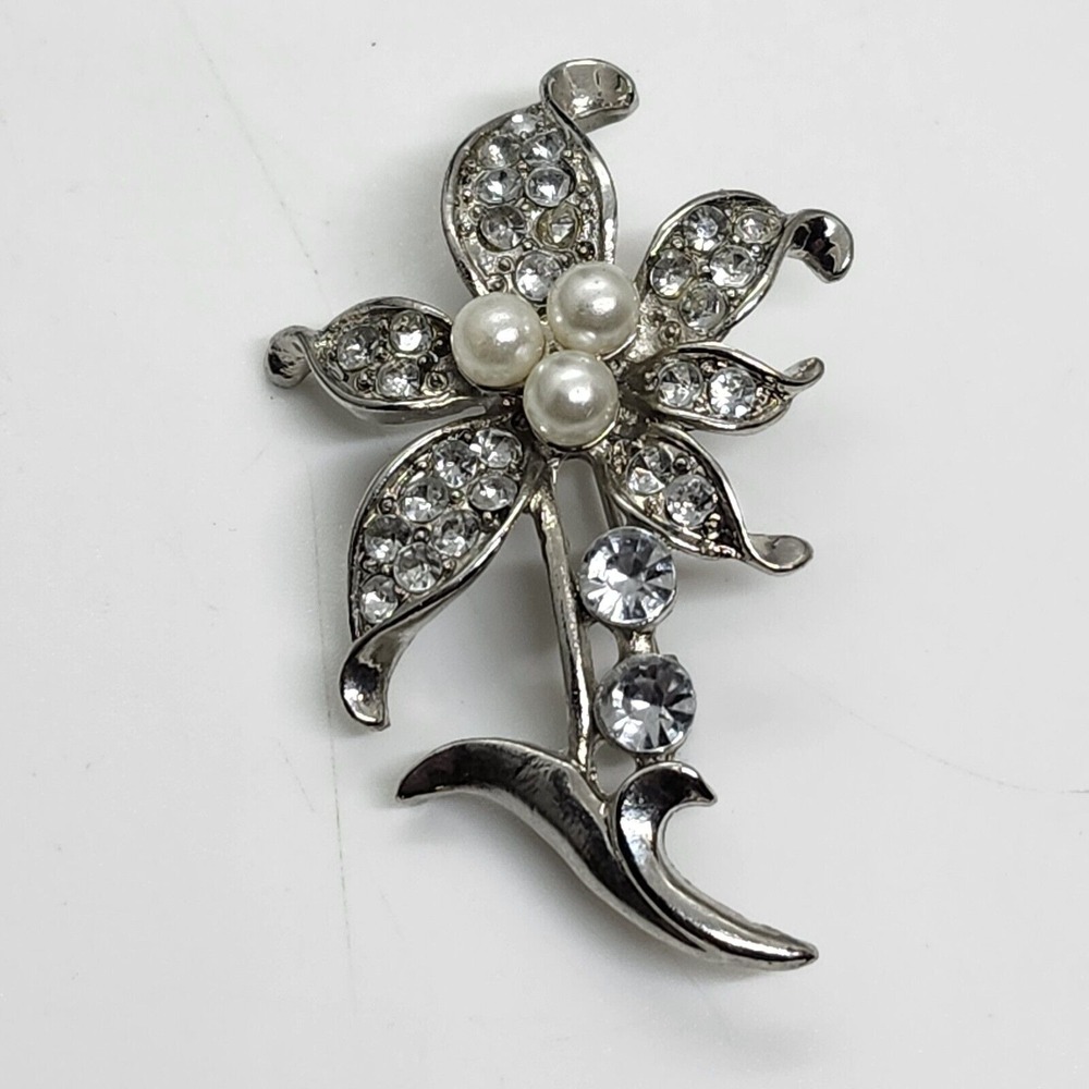 Vintage‎ Silver Tone Flower Brooch Rhinestones And Faux Pearls